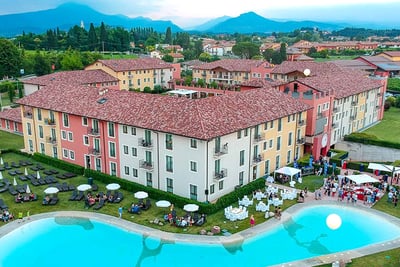 veneto-hotel-parchi-del-garda-piscina